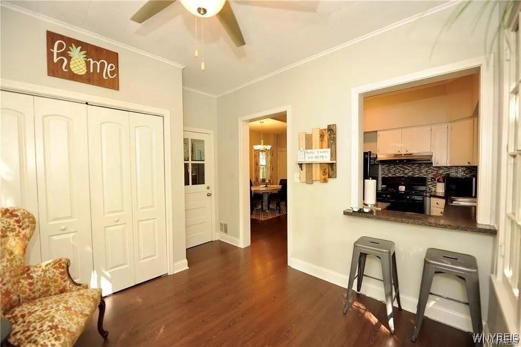 204 Union St - Photo 5 of 17