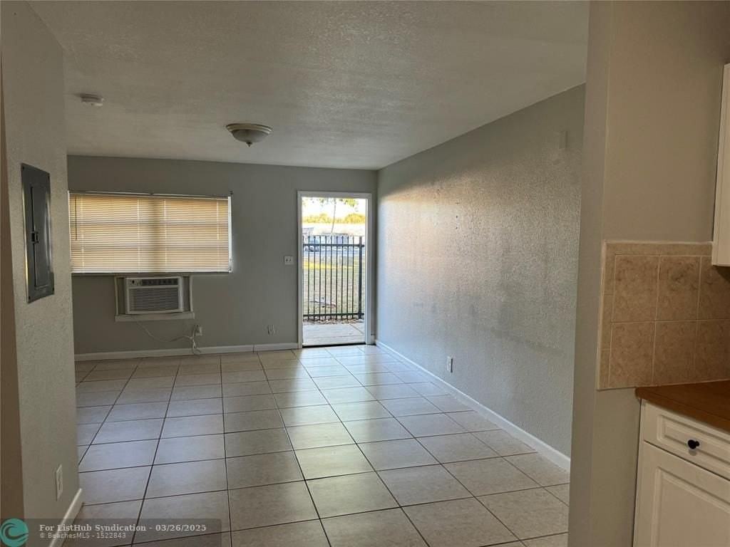 5222 Nw 18th Pl - Photo 3 of 14