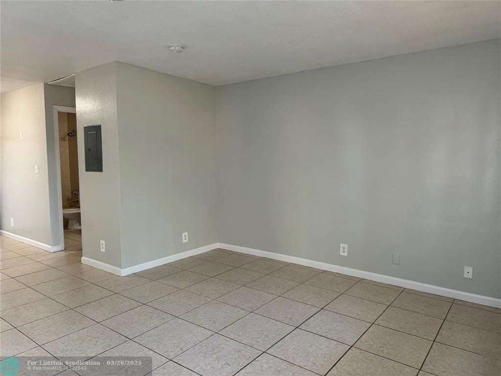 5222 Nw 18th Pl - Photo 5 of 14