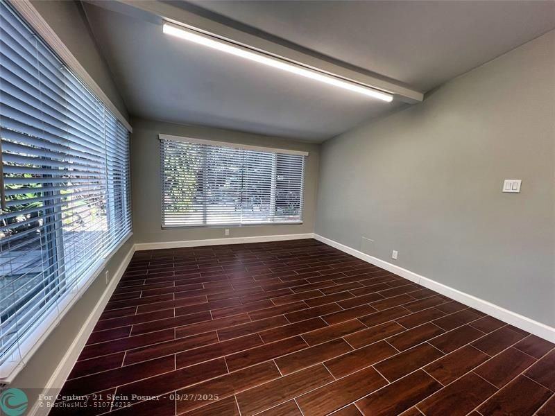 541 Northeast 34th Street - Photo 4 of 19