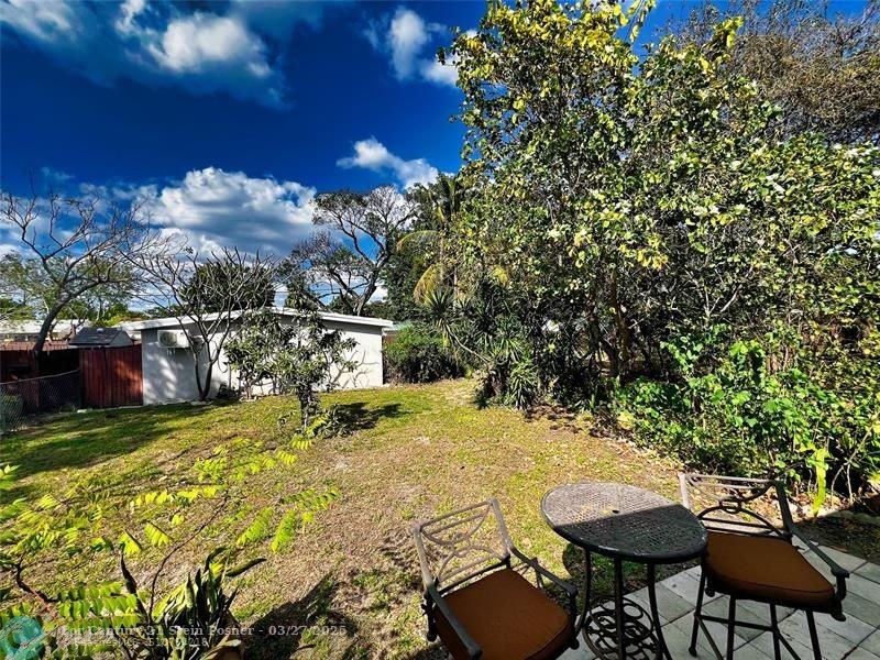 541 Northeast 34th Street - Photo 5 of 19