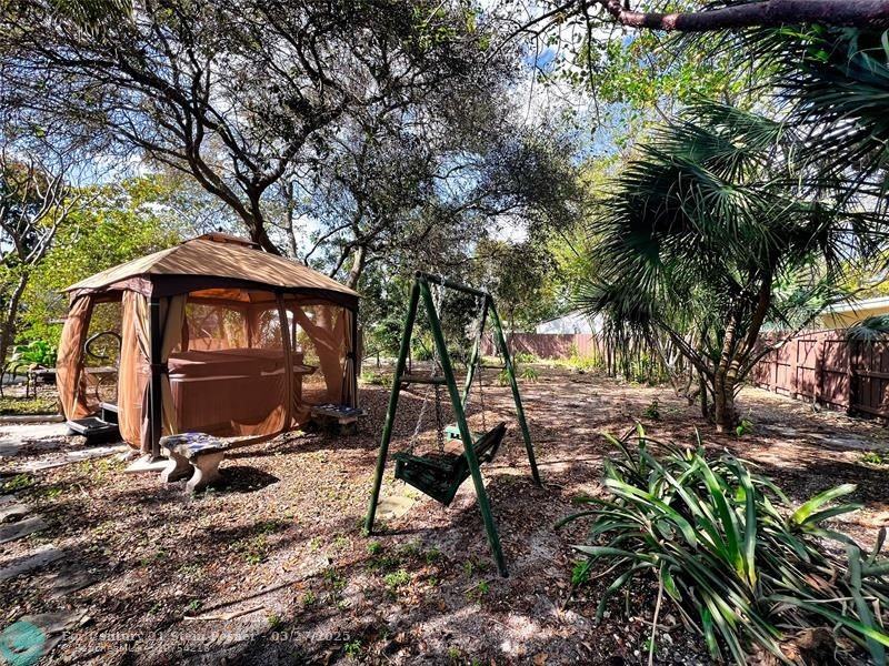 541 Northeast 34th Street - Photo 6 of 19