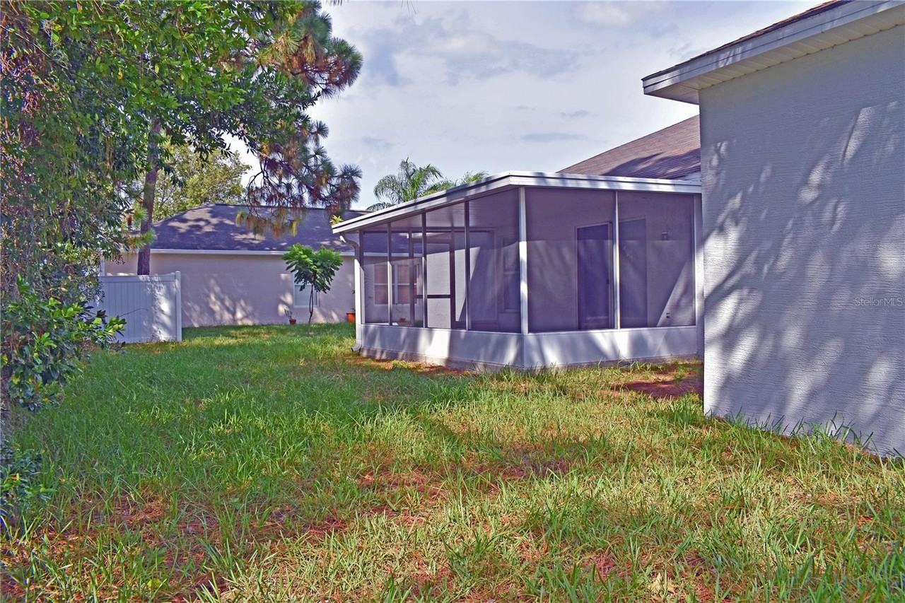 2443 Ambassador Ave - Photo 4 of 48