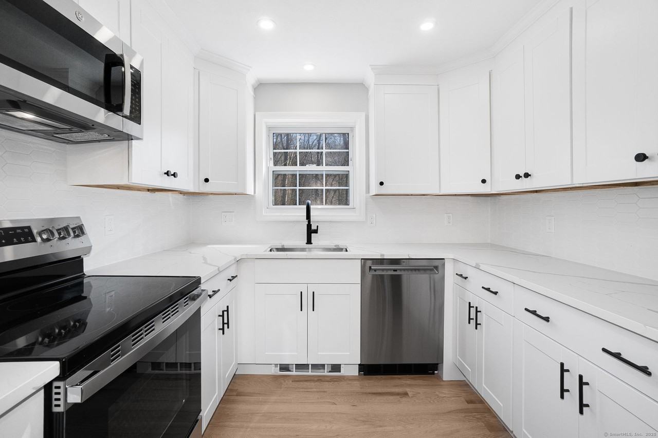 37 Prange Rd - Photo 4 of 40