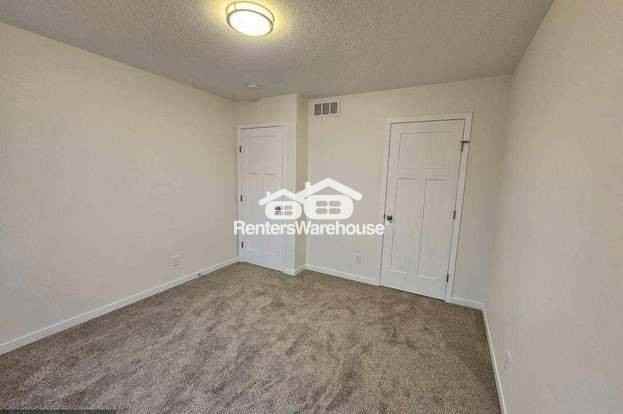 975 45th Ave Ne - Photo 3 of 7