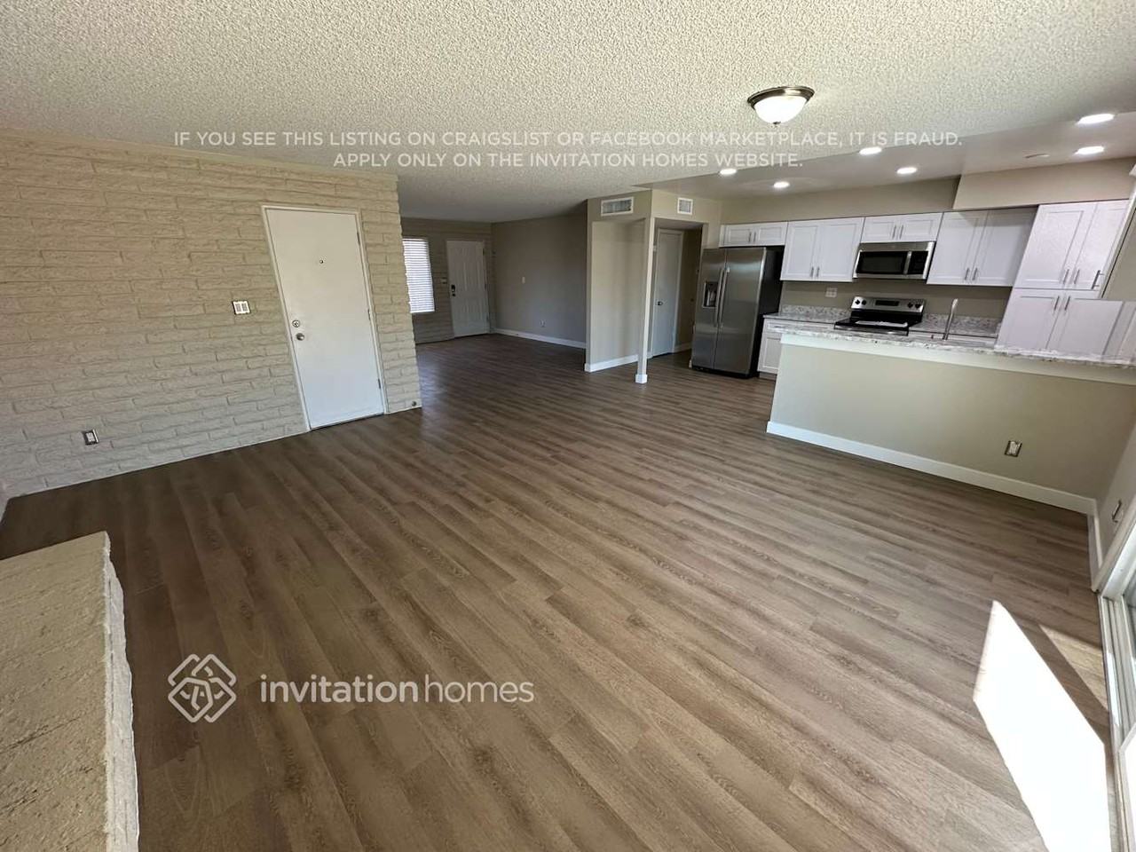 1915 E Loyola Dr - Photo 3 of 13