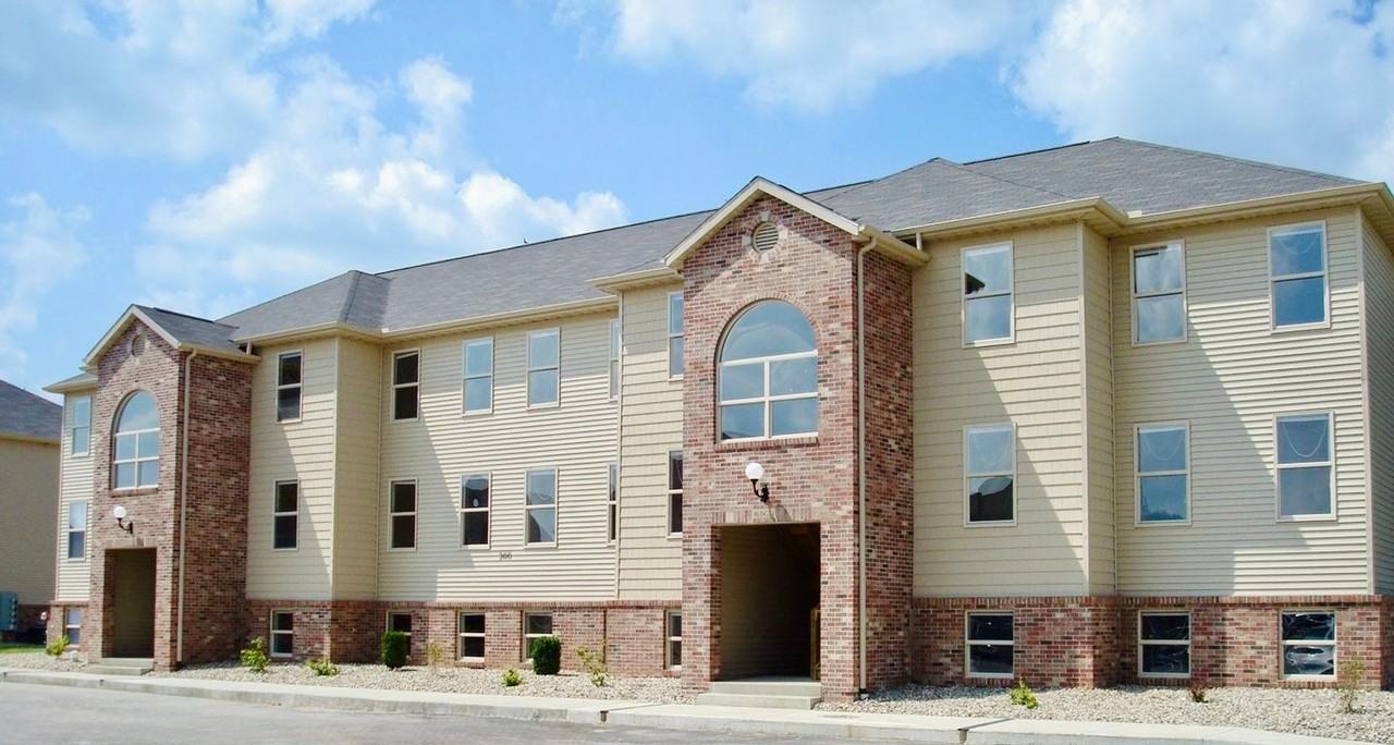 Lakeland Villa Apartments - Photo 2 of 38