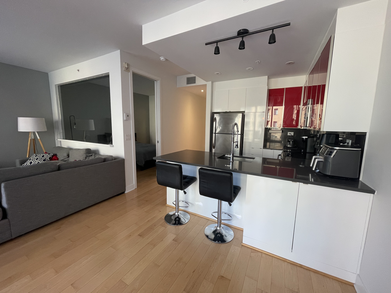 7317 Avenue Victoria