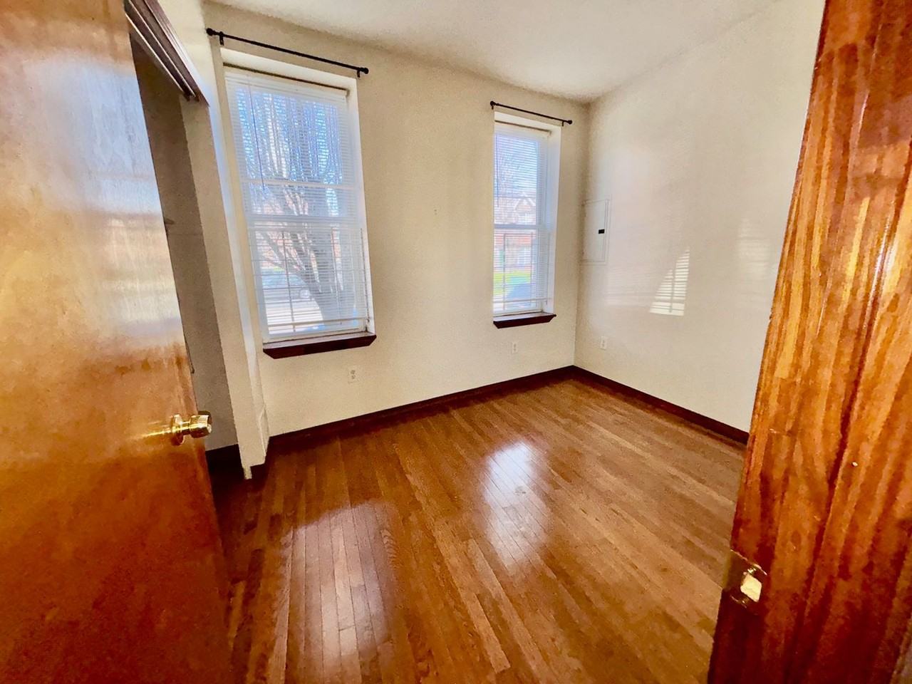 1003 S 3rd St - Photo 4 of 11