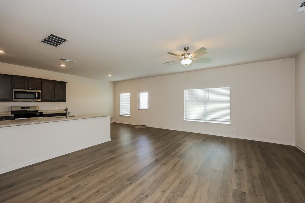 1417 Woodwinds Dr - Photo 4 of 17