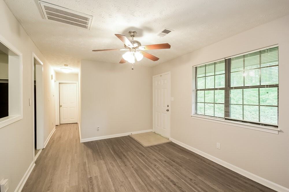 3648 Mansfield Ln - Photo 4 of 23