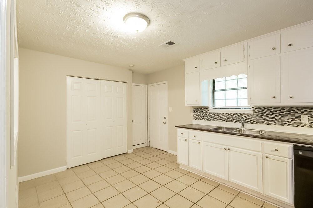 3648 Mansfield Ln - Photo 7 of 23