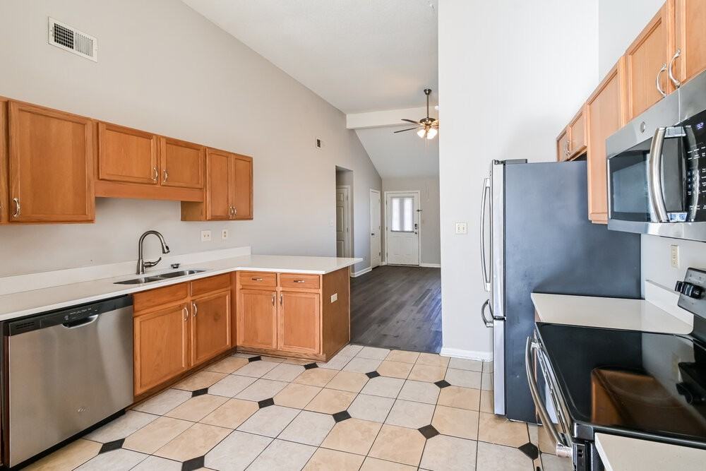 6392 Manchester Dr - Photo 7 of 16