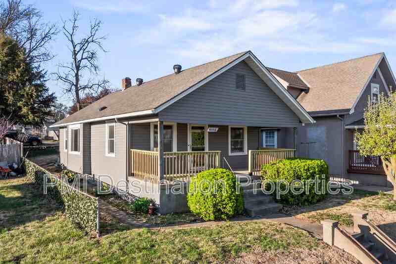 3609 Strong Ave - Photo 3 of 33