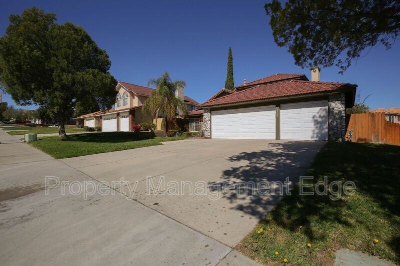 8543 Yarrow Ln - Photo 3 of 29