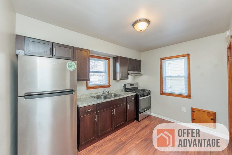 3026 Torrington Ave - Photo 5 of 9