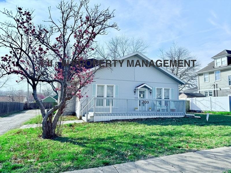 203 E 1st St - Photo 2 of 50