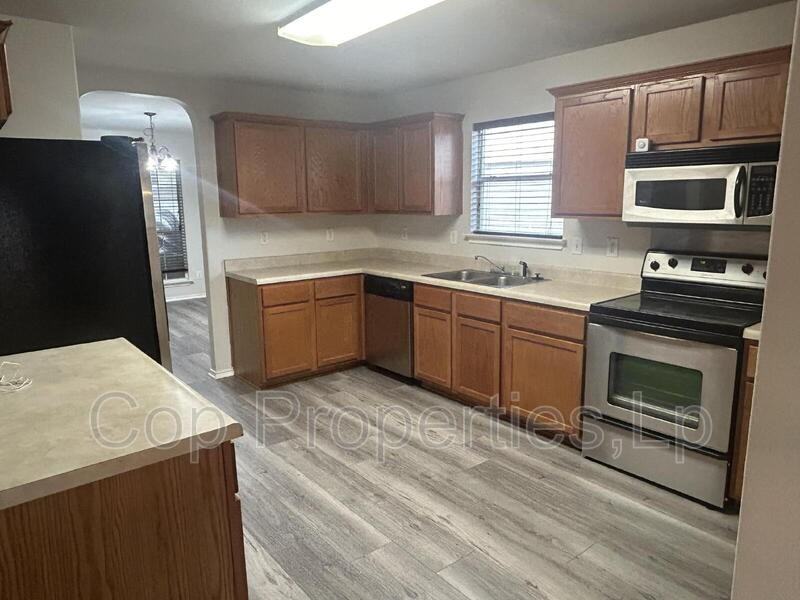 307 Lucille - Photo 2 of 17