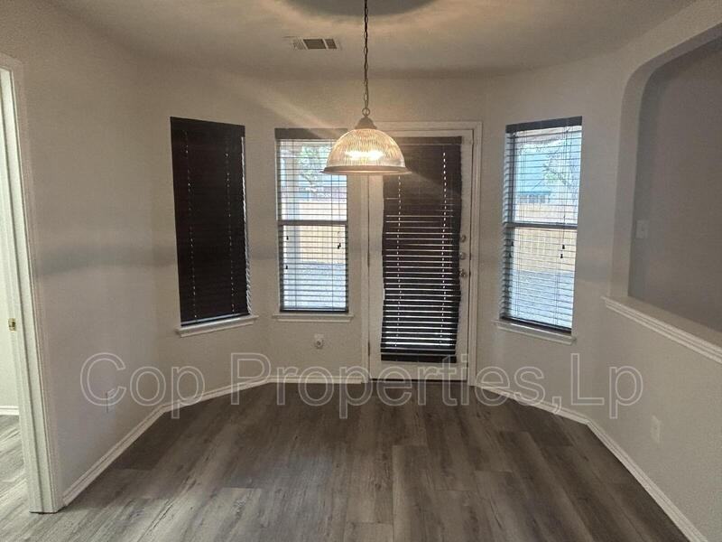 307 Lucille - Photo 3 of 17