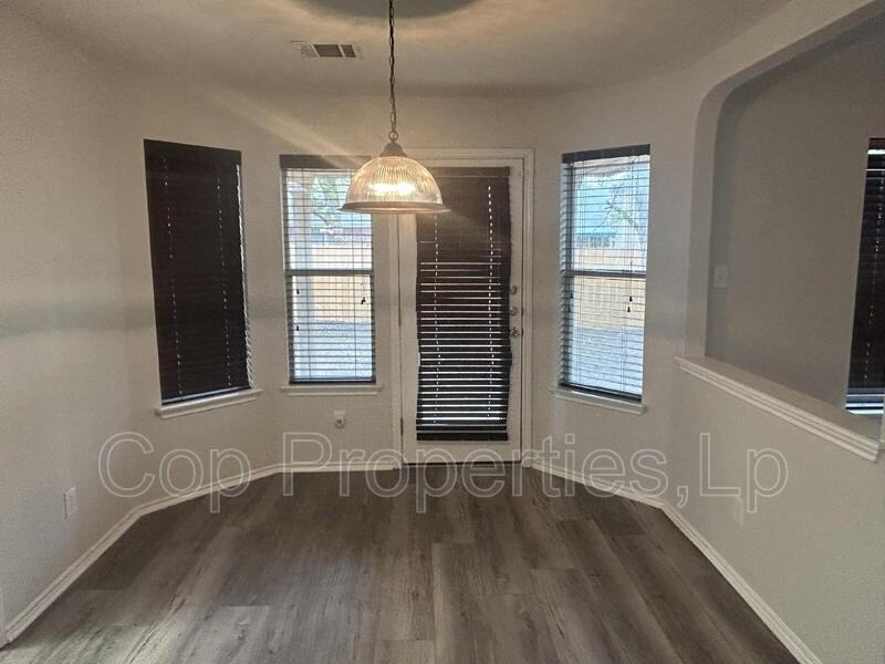 307 Lucille - Photo 6 of 17