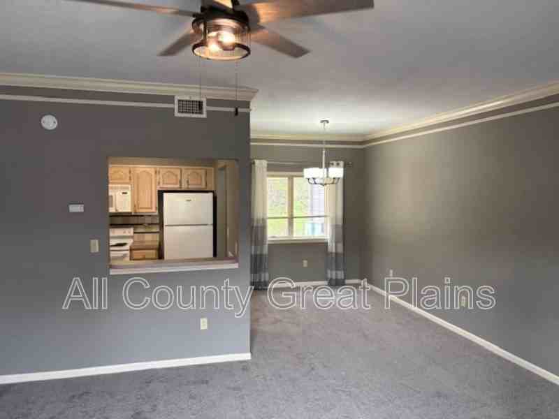 5206 Foster St - Photo 3 of 7