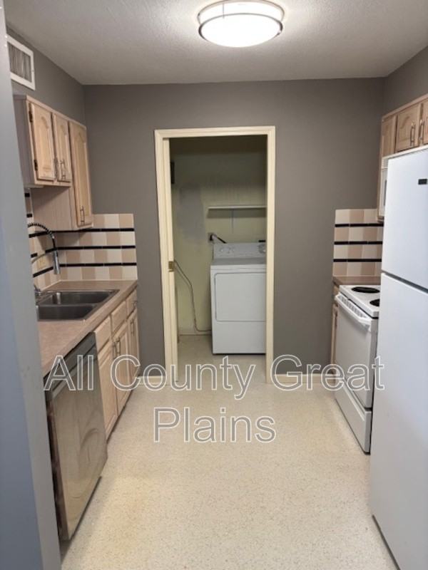 5206 Foster St - Photo 5 of 7