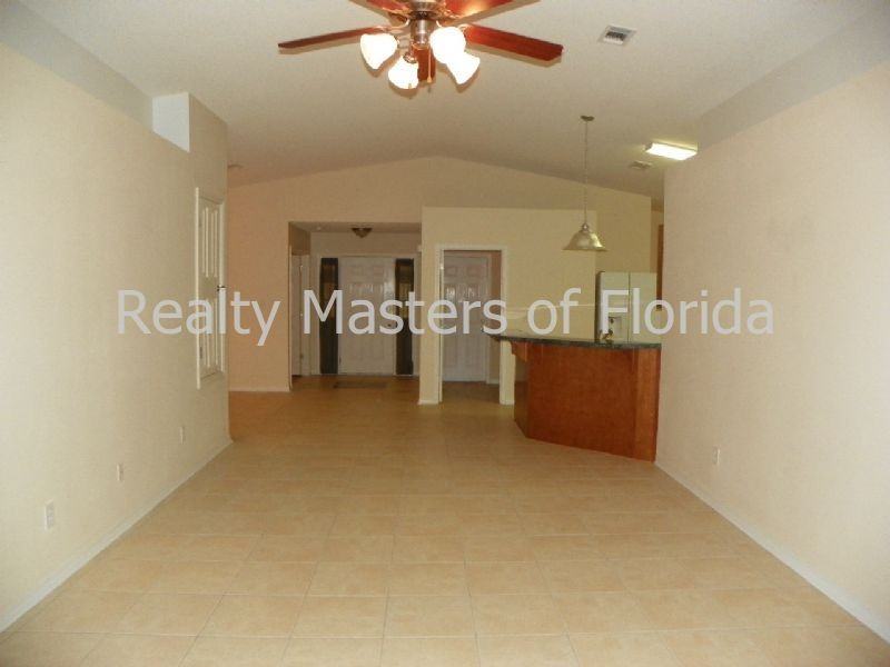 6640 Tampa Dr - Photo 3 of 15