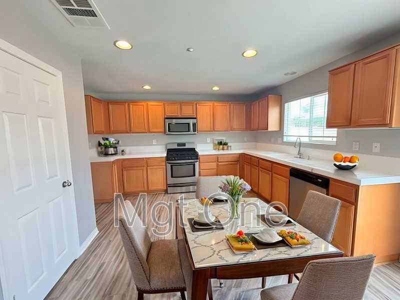 9154 San Luis Obispo Ln - Photo 3 of 27
