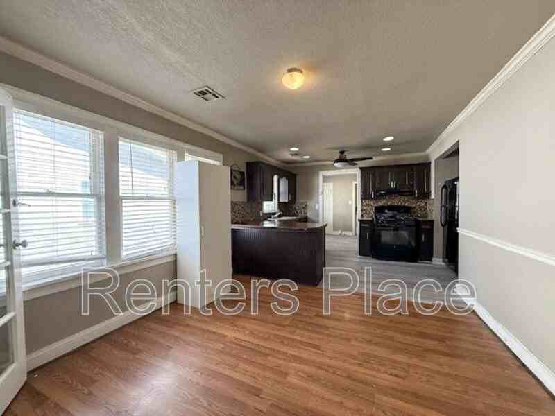 1815 N Boston Pl - Photo 3 of 13