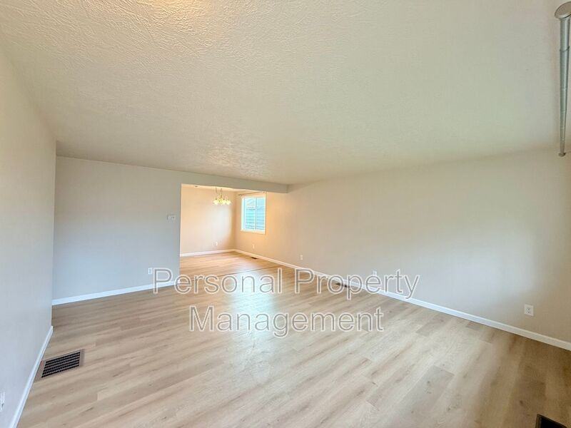 2805 S St - Photo 2 of 15