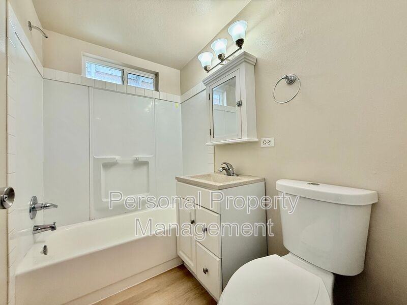 2805 S St - Photo 7 of 15
