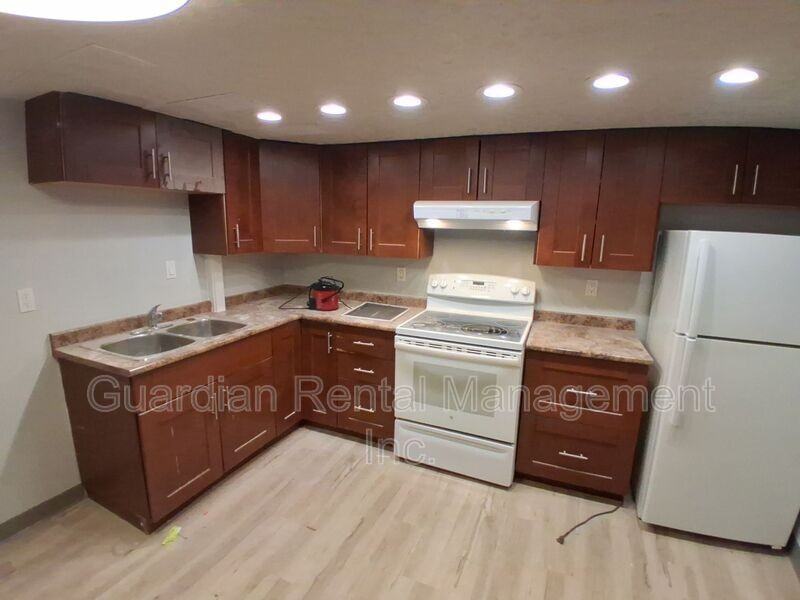 92 Algoma St N #3 - Photo 2 of 13