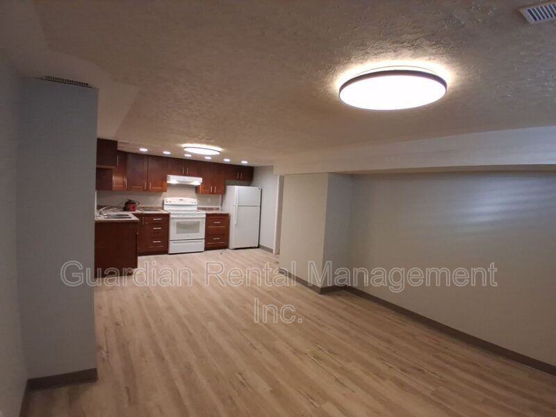 92 Algoma St N #3 - Photo 3 of 13