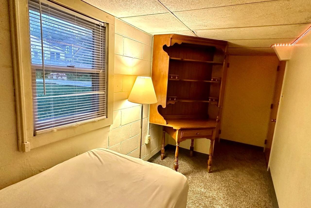 409 S Swain Ave - Photo 2 of 10