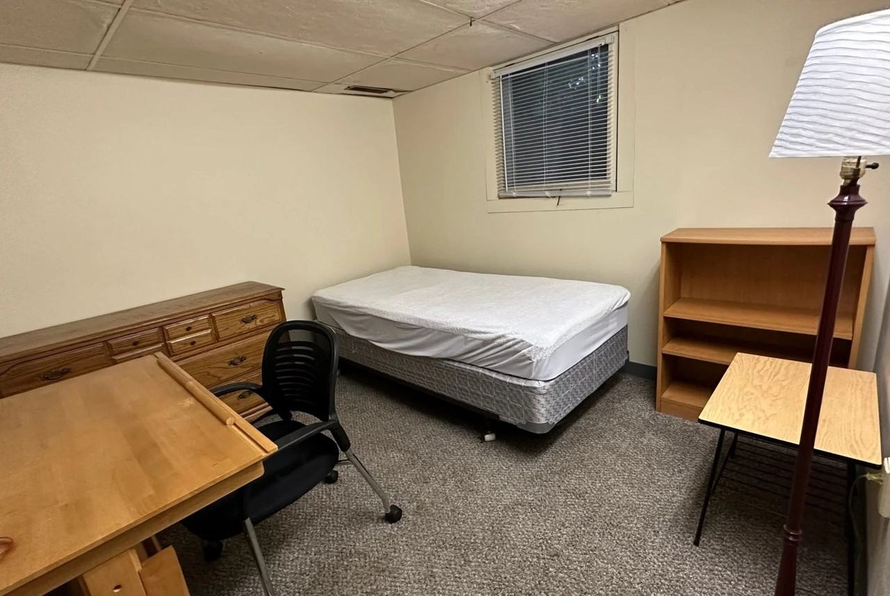 409 S Swain Ave - Photo 3 of 10