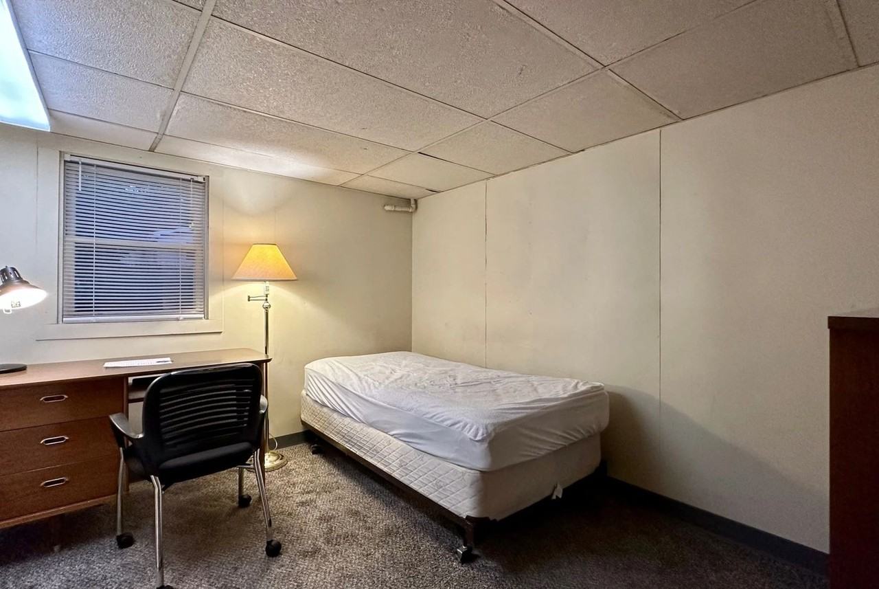 409 S Swain Ave - Photo 4 of 10