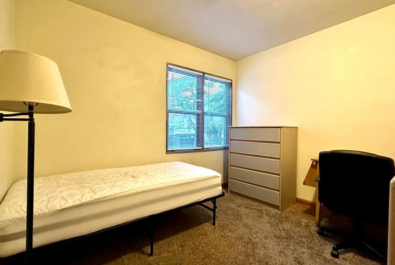 409 S Swain Ave - Photo 6 of 10