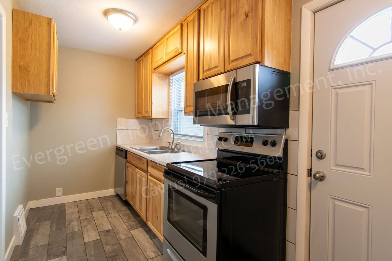 207 E Stuart St - Photo 6 of 36
