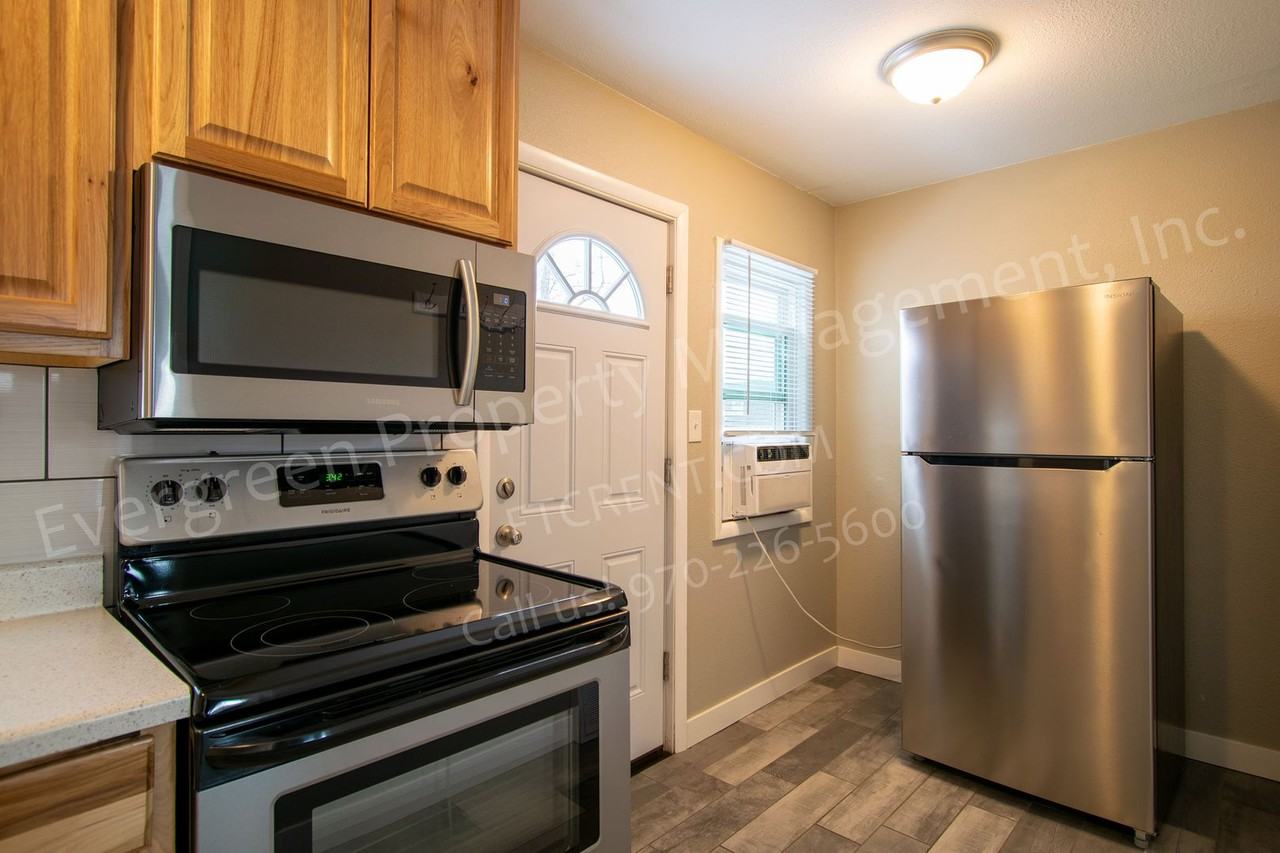 207 E Stuart St - Photo 7 of 36