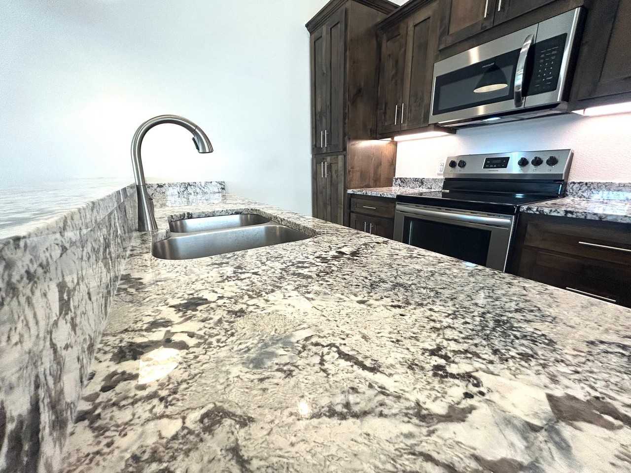 420 N F St - Photo 6 of 24