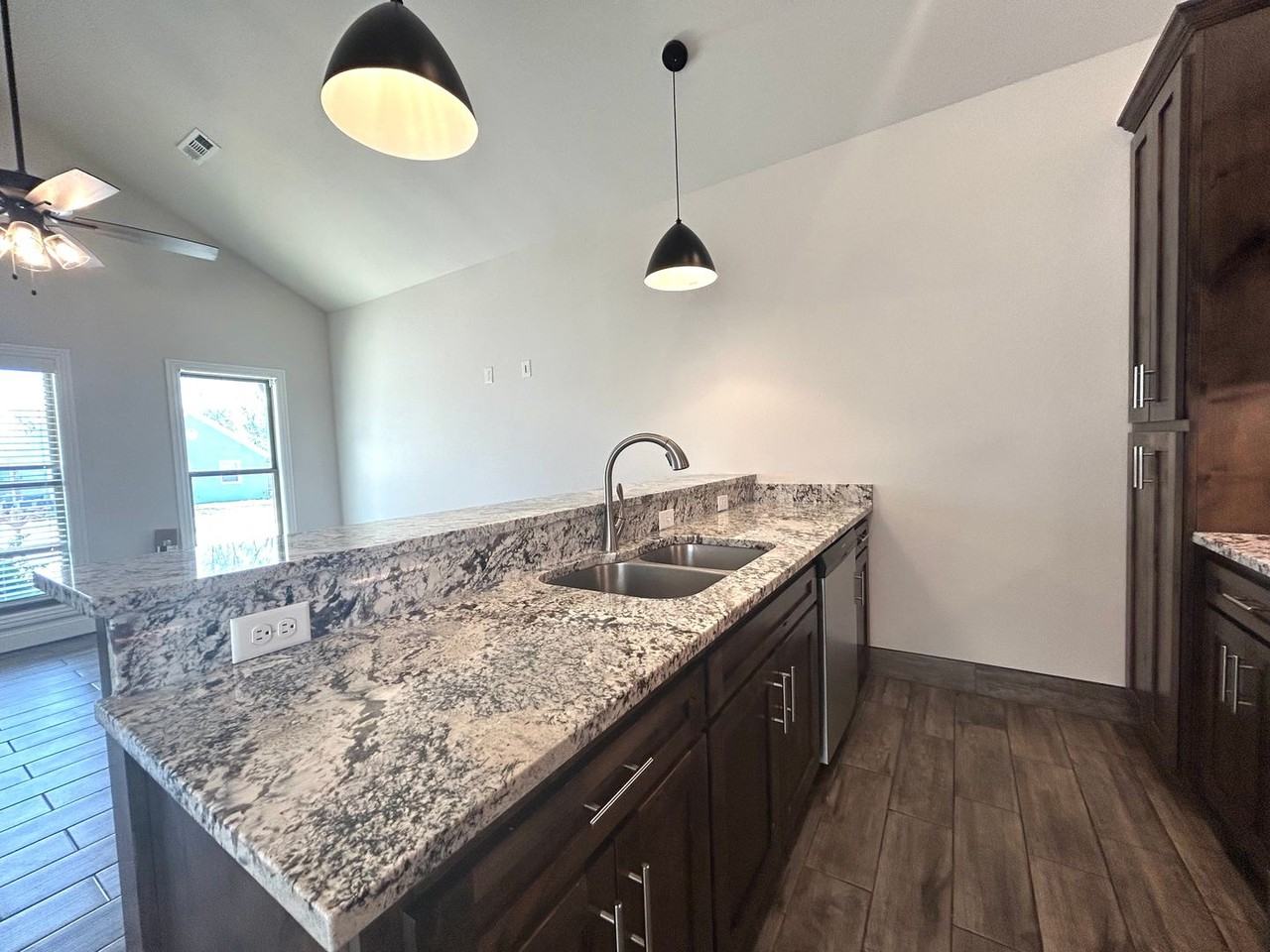 420 N F St - Photo 7 of 24