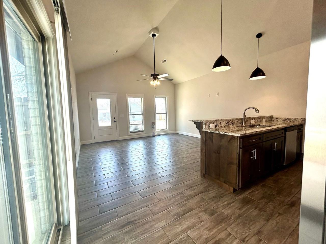 420 N F St - Photo 3 of 24