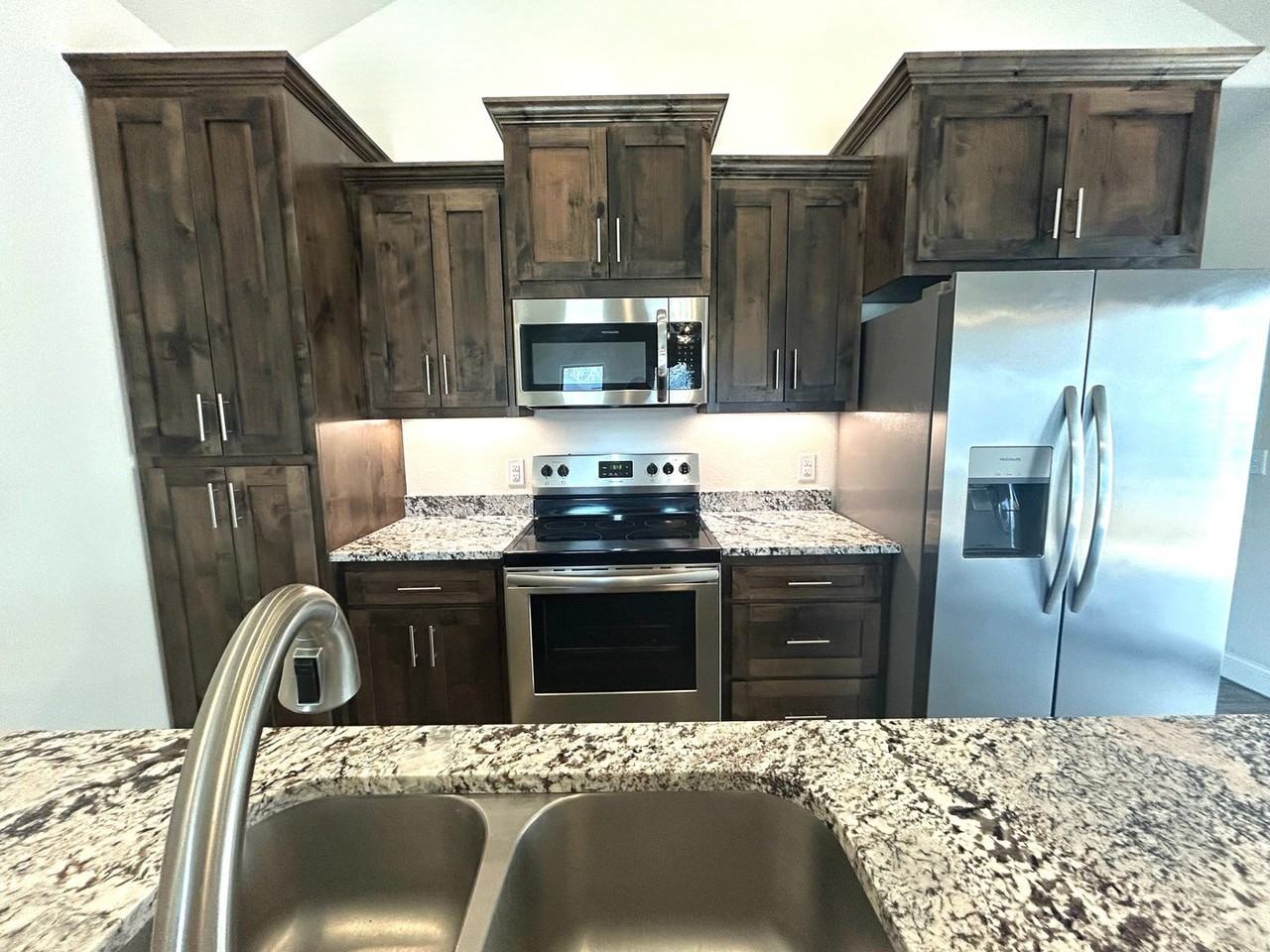 420 N F St - Photo 4 of 24