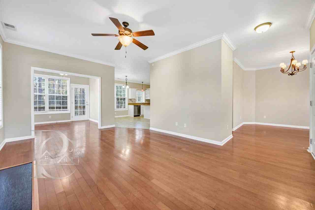 344 Gleneagle Cir - Photo 5 of 40