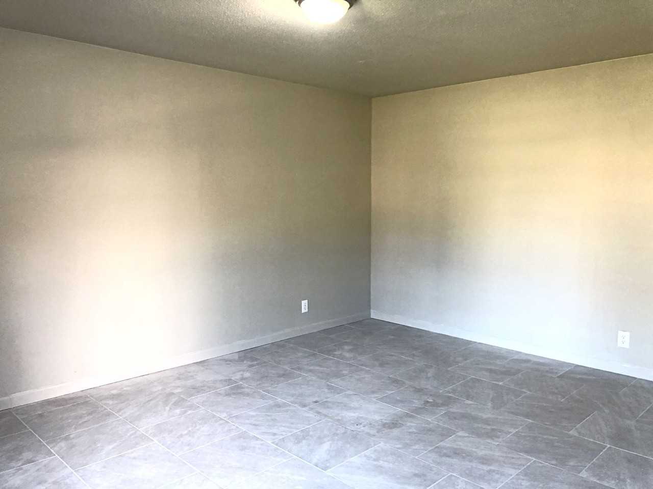 The Palms Apartments - Photo 2 of 14