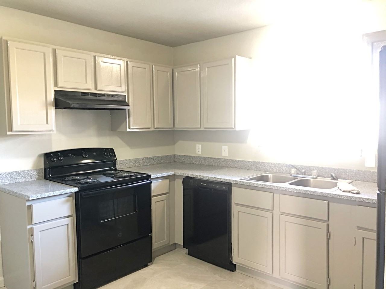 The Palms Apartments - Photo 3 of 14