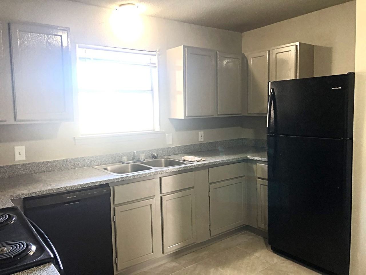 The Palms Apartments - Photo 4 of 14