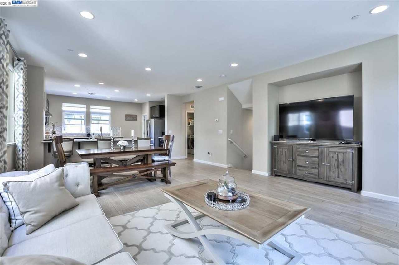 108 Orchard Cir - Photo 3 of 24