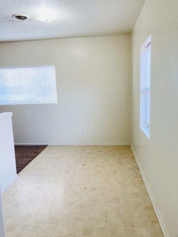 215 E Grandview Dr #2 - Photo 4 of 12
