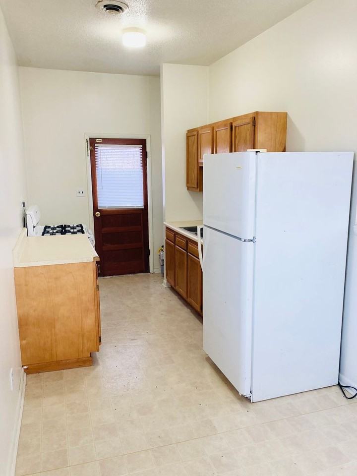 215 E Grandview Dr #2 - Photo 5 of 12